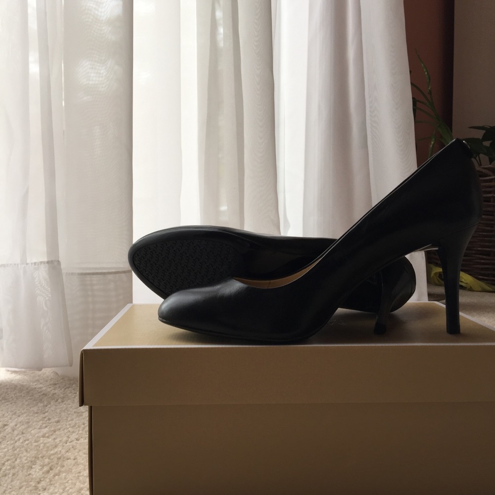 NEW Michael Kors Pumps— Great for Work — Size 9.5